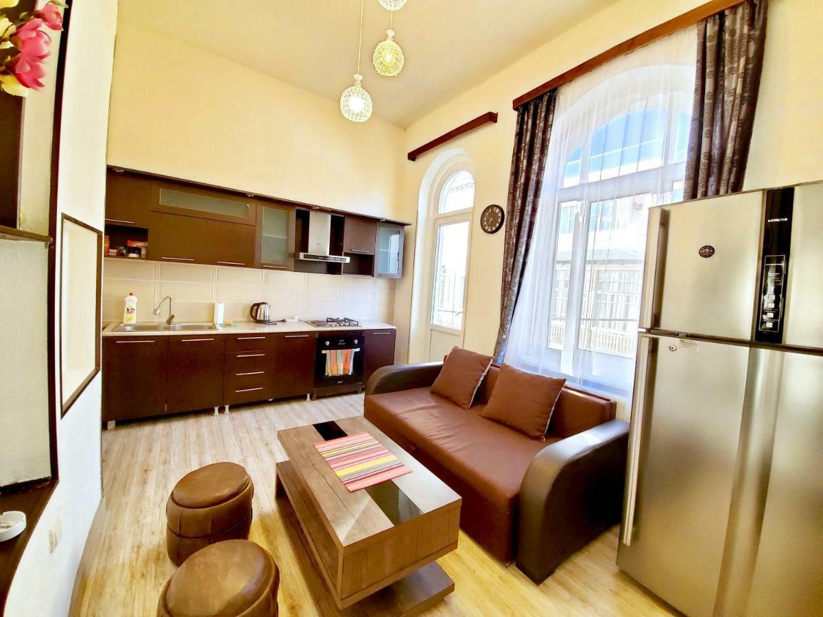 Location King Size Bed * تبليسي